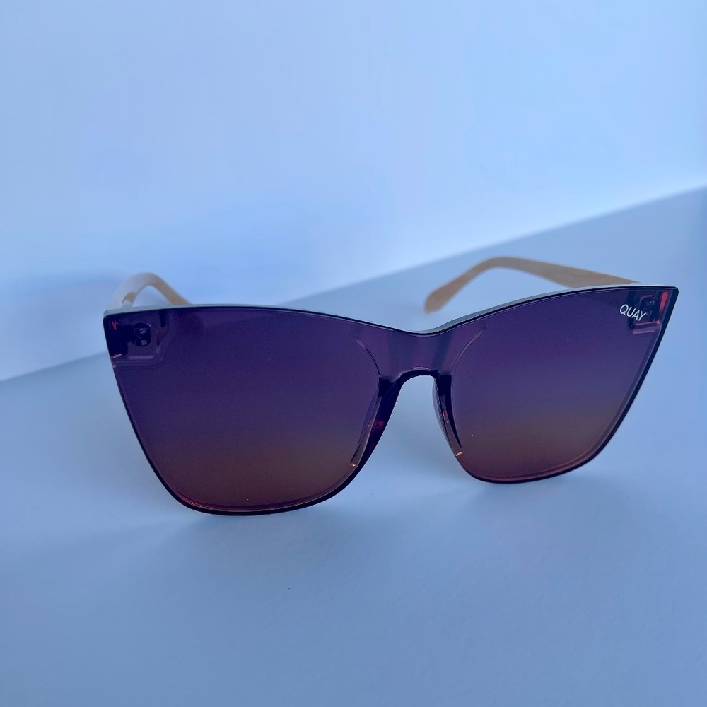 QUAY- COME THRU Sunglasses